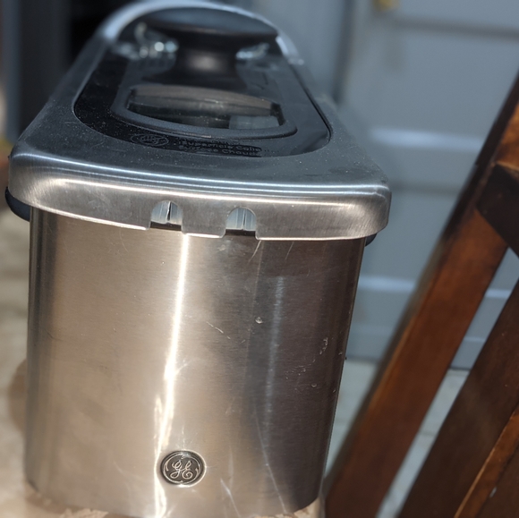 G E Deep Fryer - Picture 9 of 16